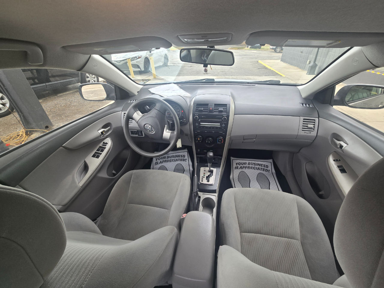 Toyota Corolla Base 4-Speed AT 2010