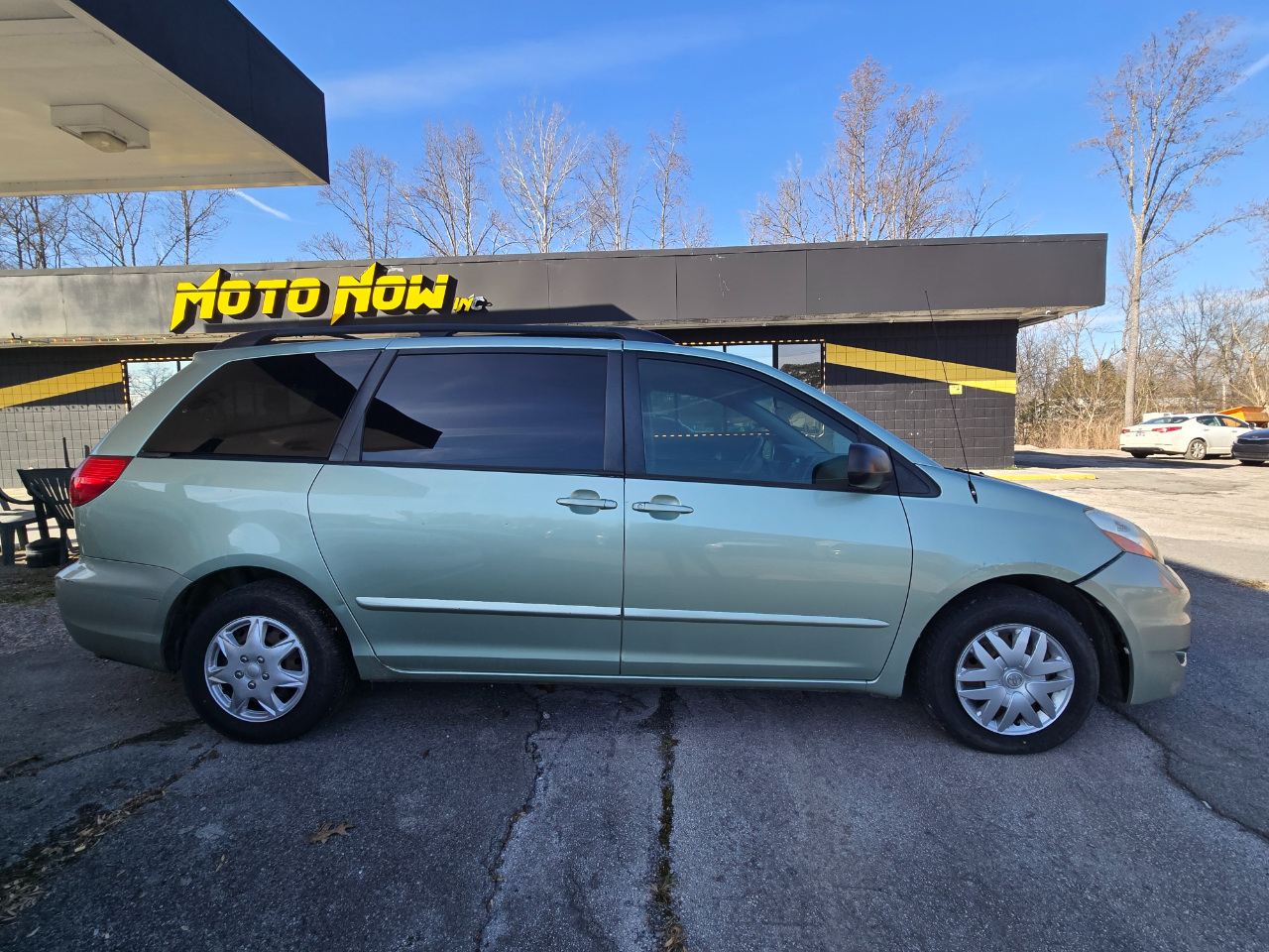 Toyota Sienna CE FWD 7-Passenger 2009