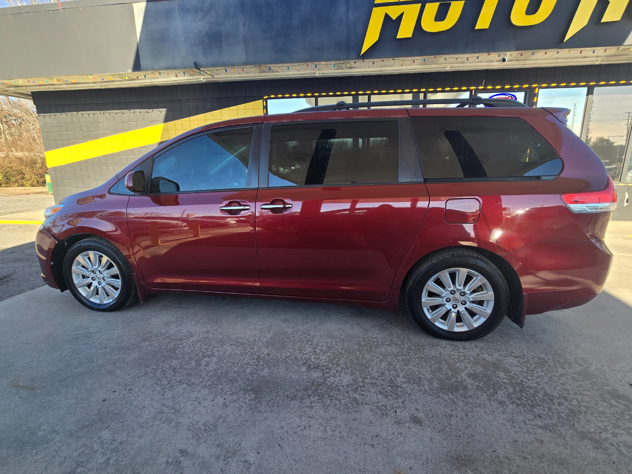 Toyota Sienna XLE FWD 8-Passenger V6 2012