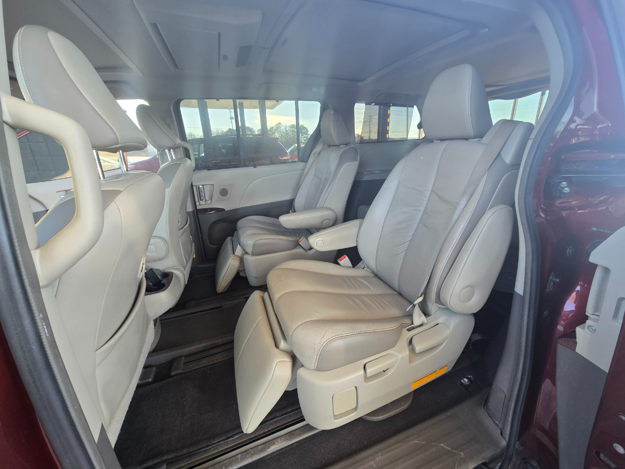 Toyota Sienna XLE FWD 8-Passenger V6 2012