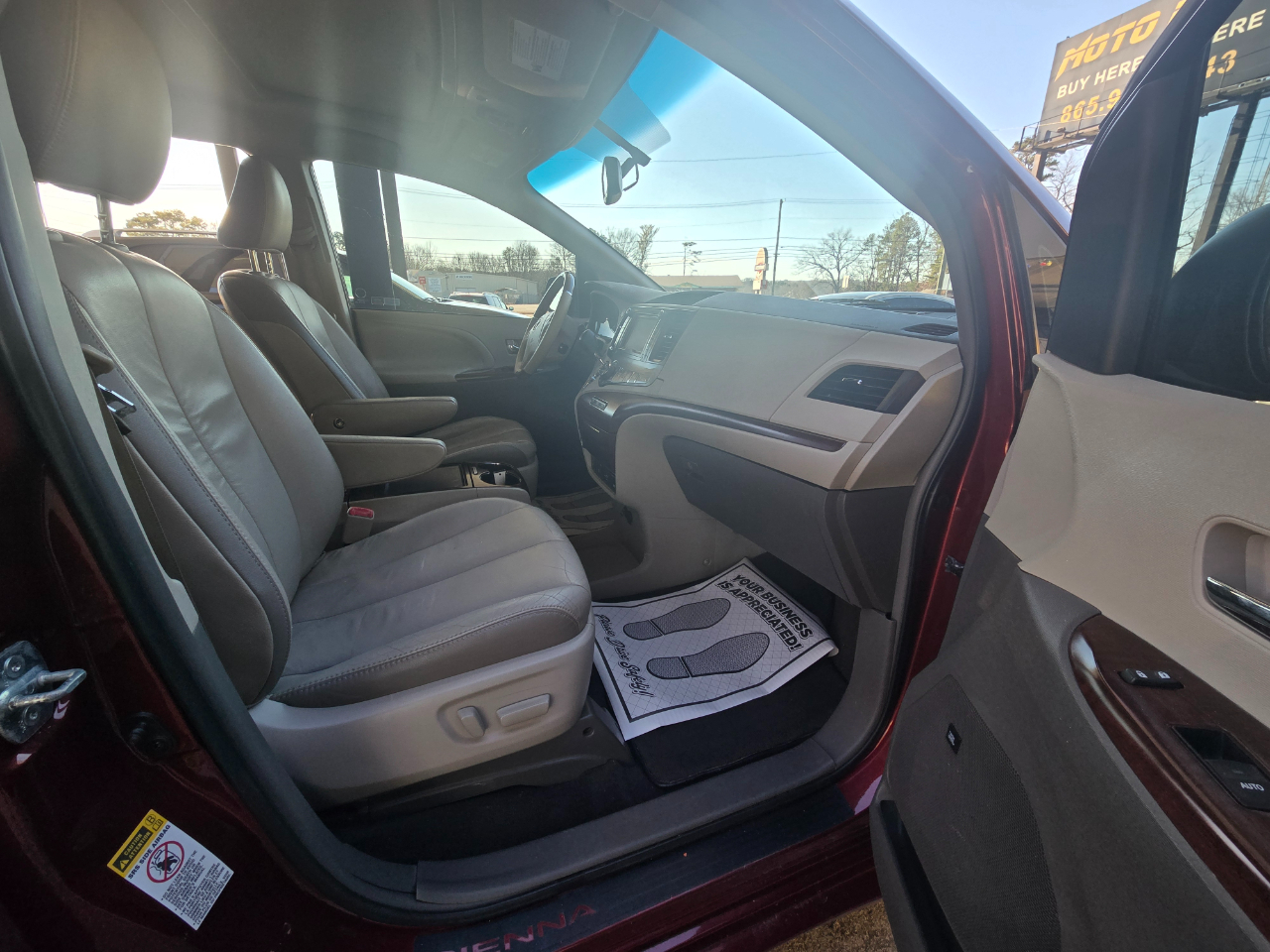 Toyota Sienna XLE FWD 8-Passenger V6 2012