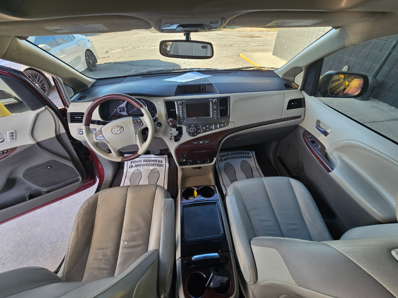 Toyota Sienna XLE FWD 8-Passenger V6 2012