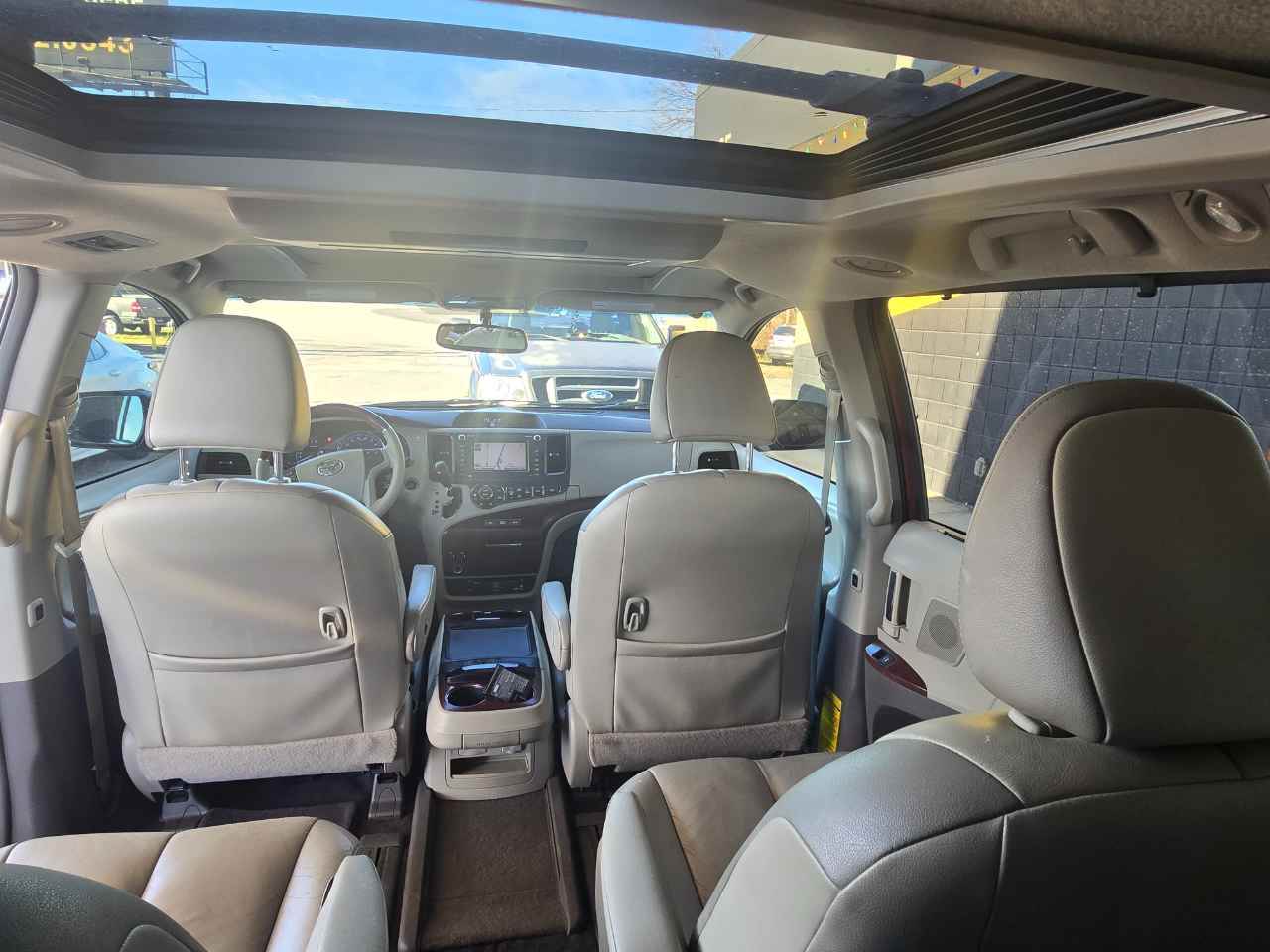 Toyota Sienna XLE FWD 8-Passenger V6 2012