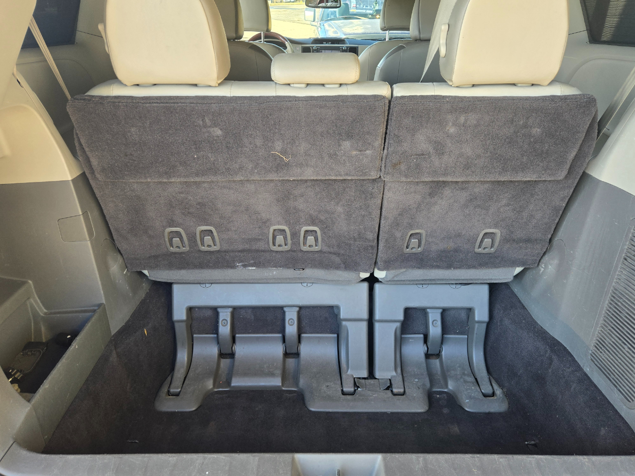 Toyota Sienna XLE FWD 8-Passenger V6 2012