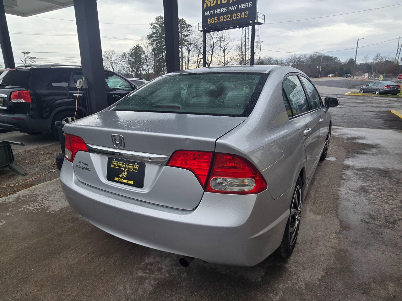 Honda Civic LX Sedan 5-Speed AT 2011