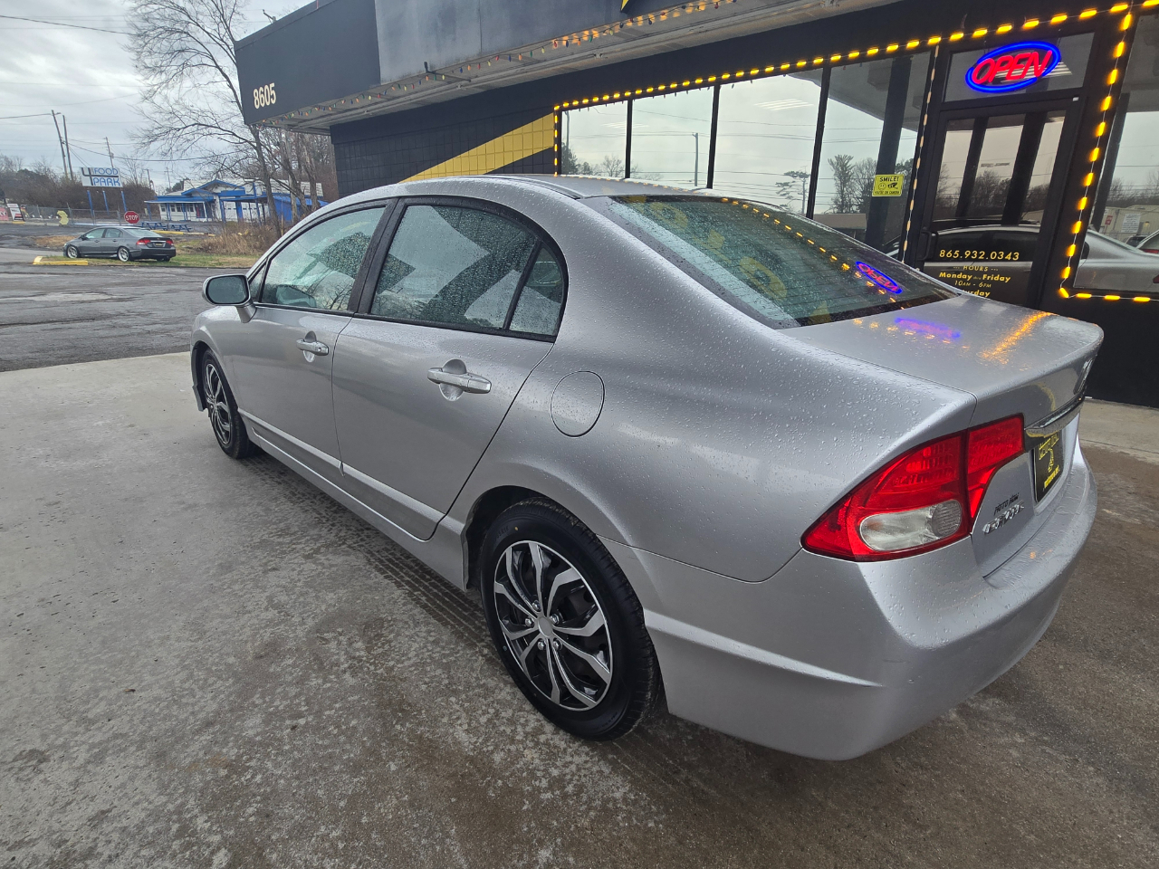 Honda Civic LX Sedan 5-Speed AT 2011