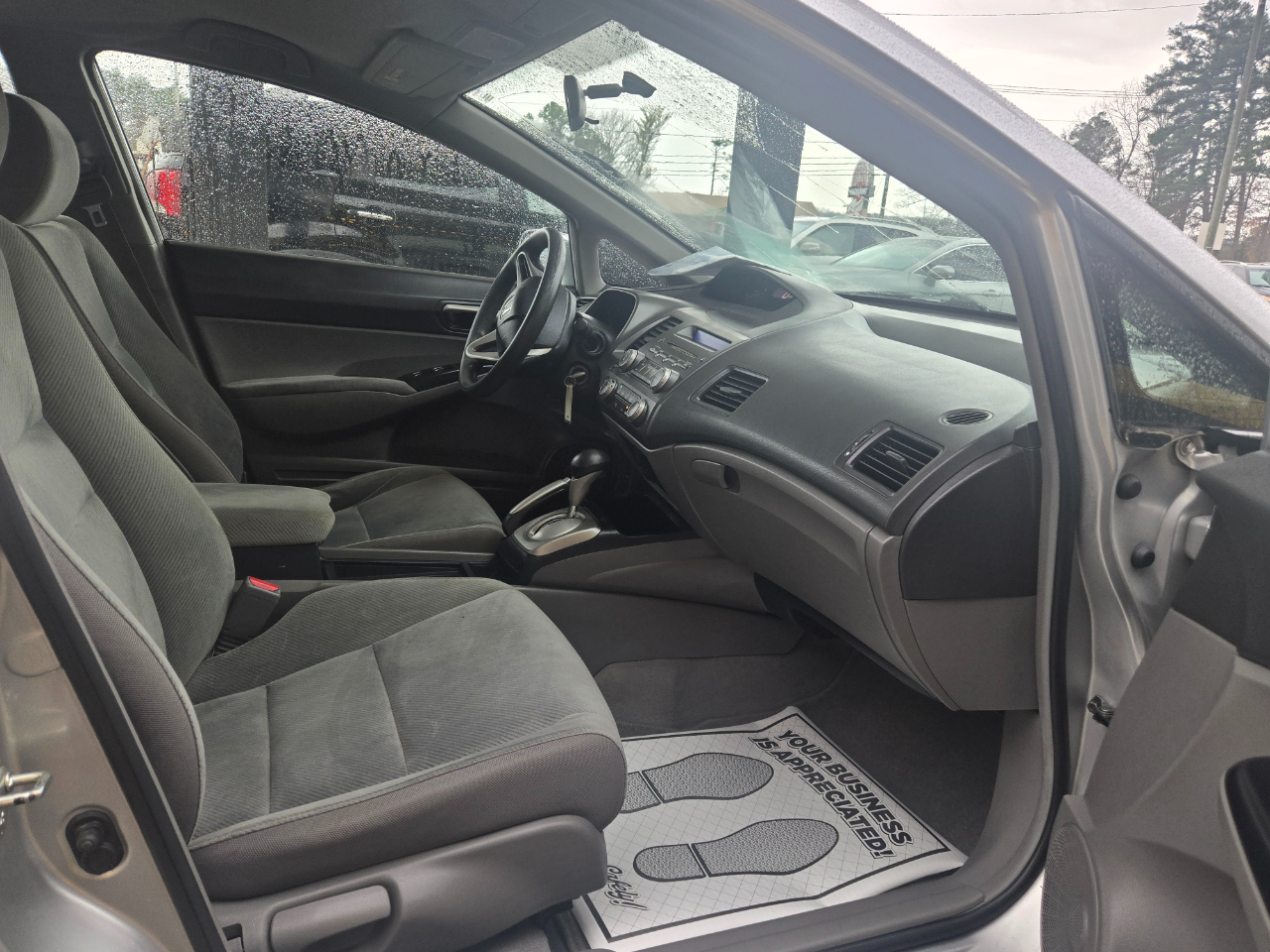 Honda Civic LX Sedan 5-Speed AT 2011