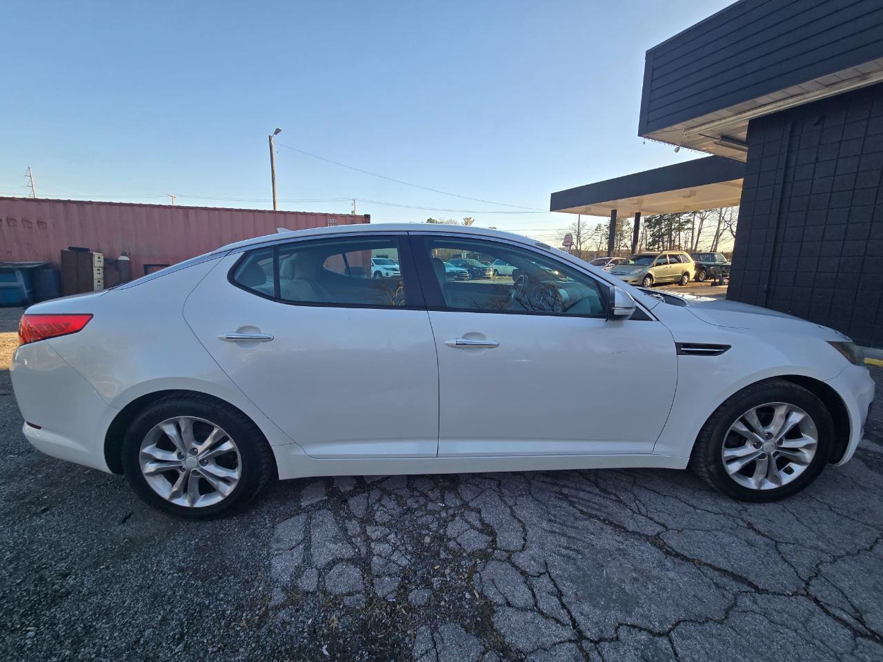 Kia Optima LX MT 2013