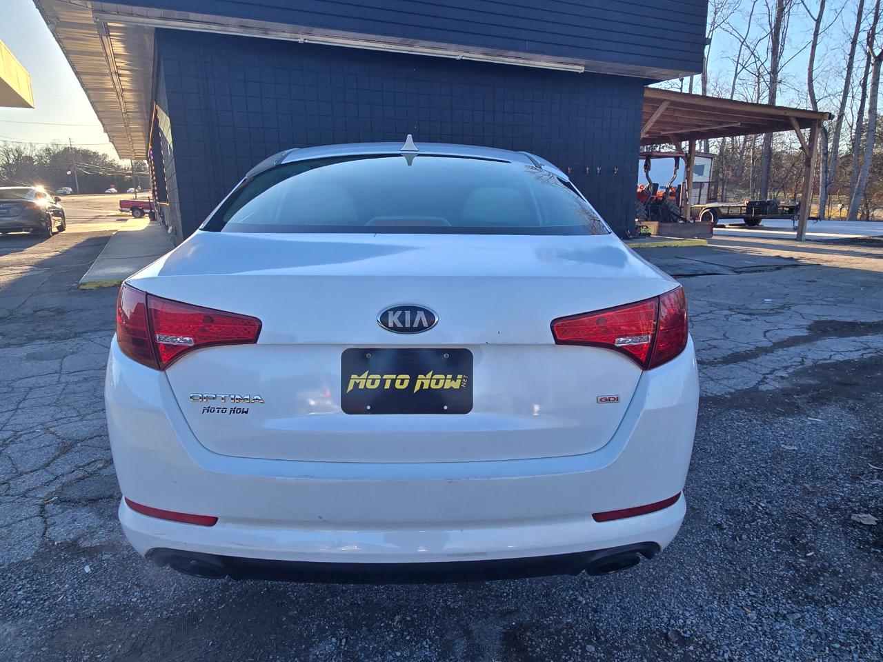 Kia Optima LX MT 2013