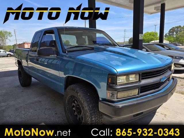 Green 1998 Chevrolet C/K 1500 Pickup Truck
