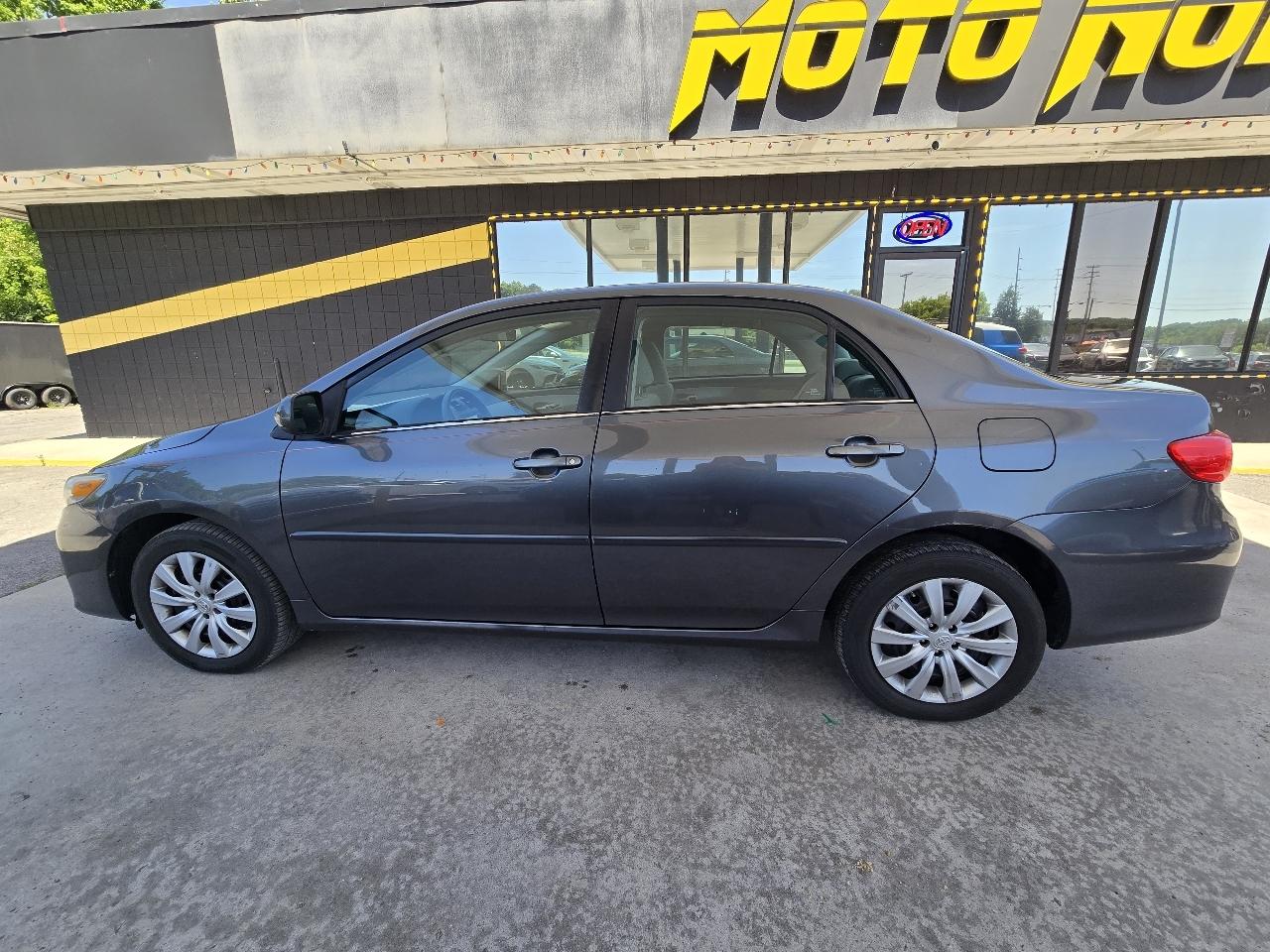 Toyota Corolla S 5-Speed MT 2013