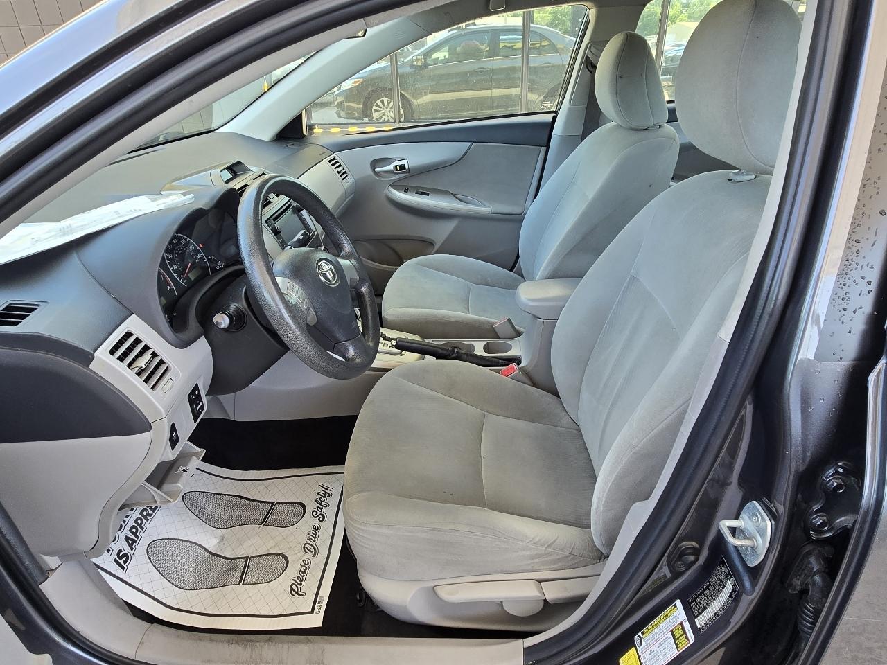 Toyota Corolla S 5-Speed MT 2013