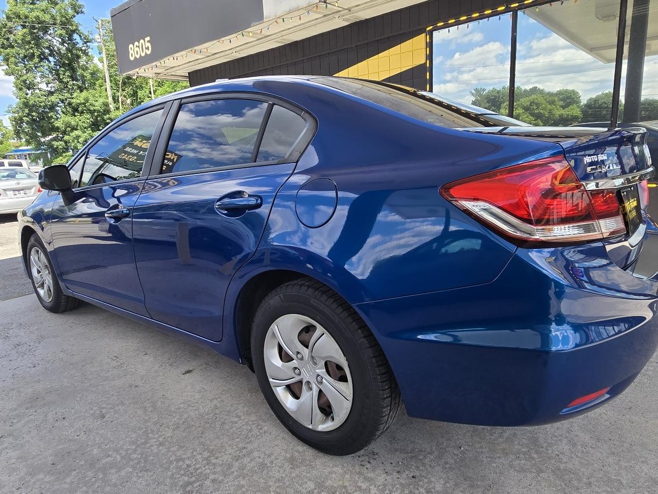 Honda Civic LX Sedan 5-Speed AT 2013