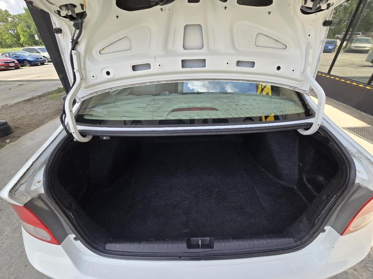 Honda Civic LX Sedan 5-Speed AT 2011