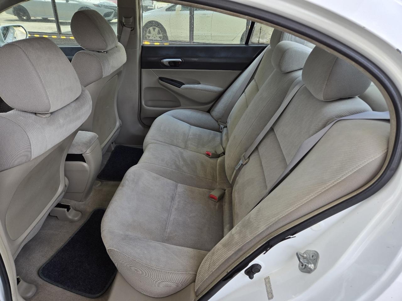 Honda Civic LX Sedan 5-Speed AT 2011