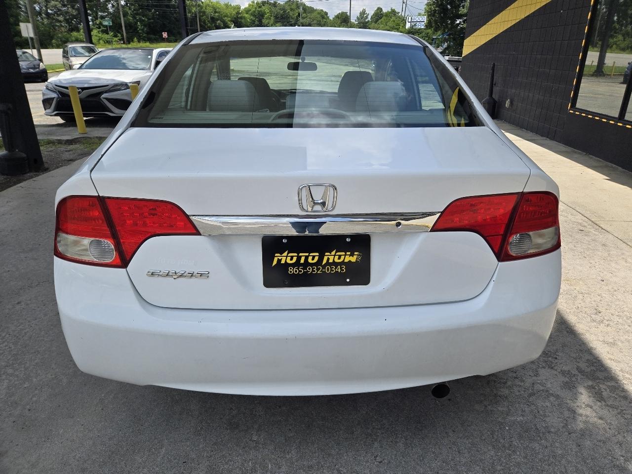 Honda Civic LX Sedan 5-Speed AT 2011
