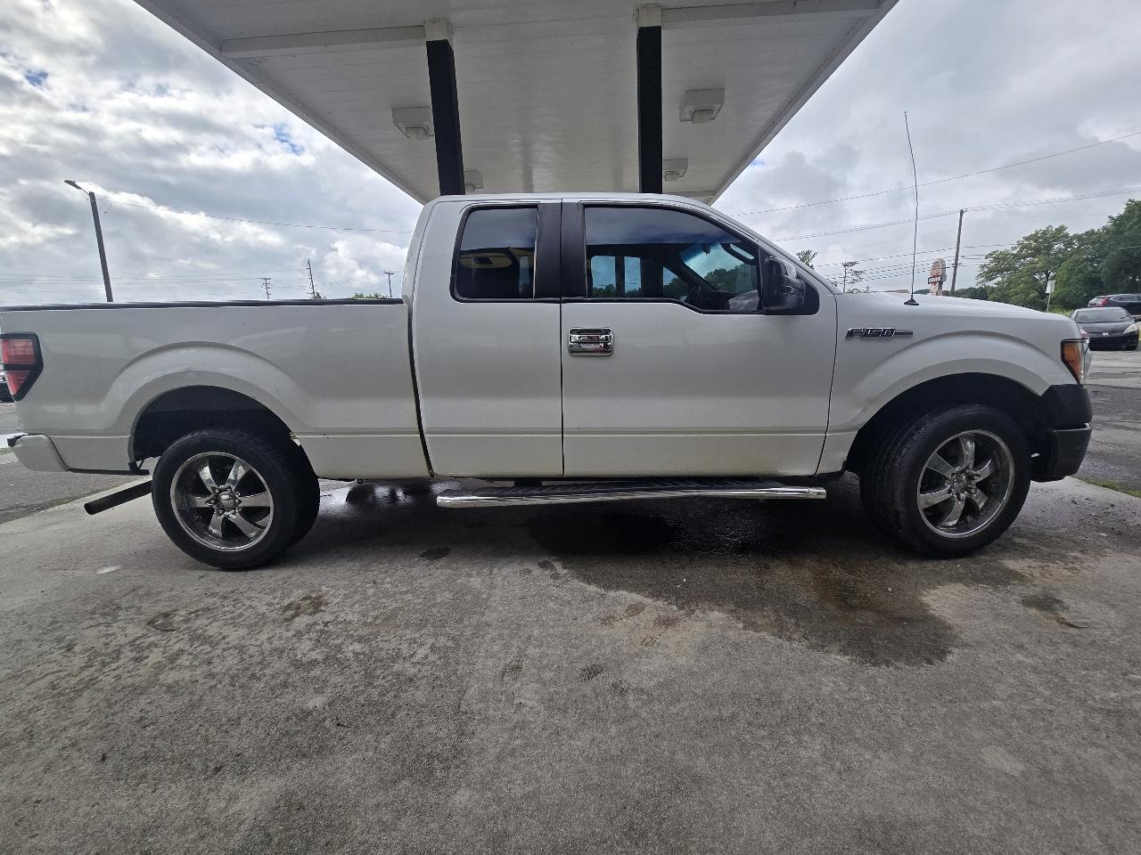 Ford F-150 XLT SuperCab 8-ft. Bed 2WD 2010