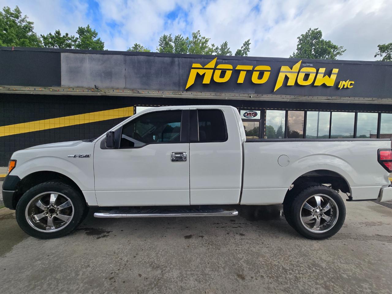 Ford F-150 XLT SuperCab 8-ft. Bed 2WD 2010