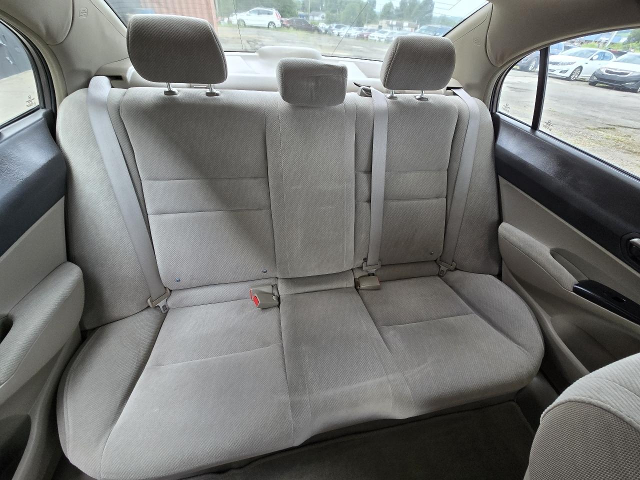 Honda Civic LX Sedan 5-Speed AT 2010