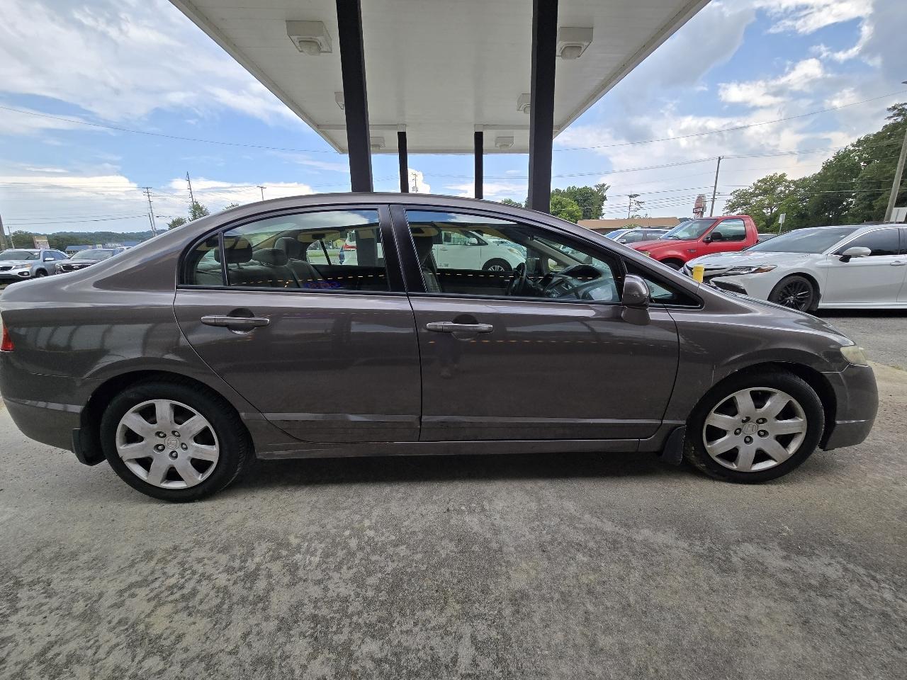 Honda Civic LX Sedan 5-Speed AT 2010