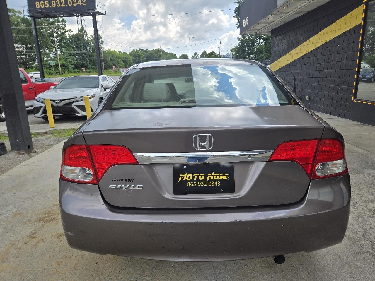 Honda Civic LX Sedan 5-Speed AT 2010
