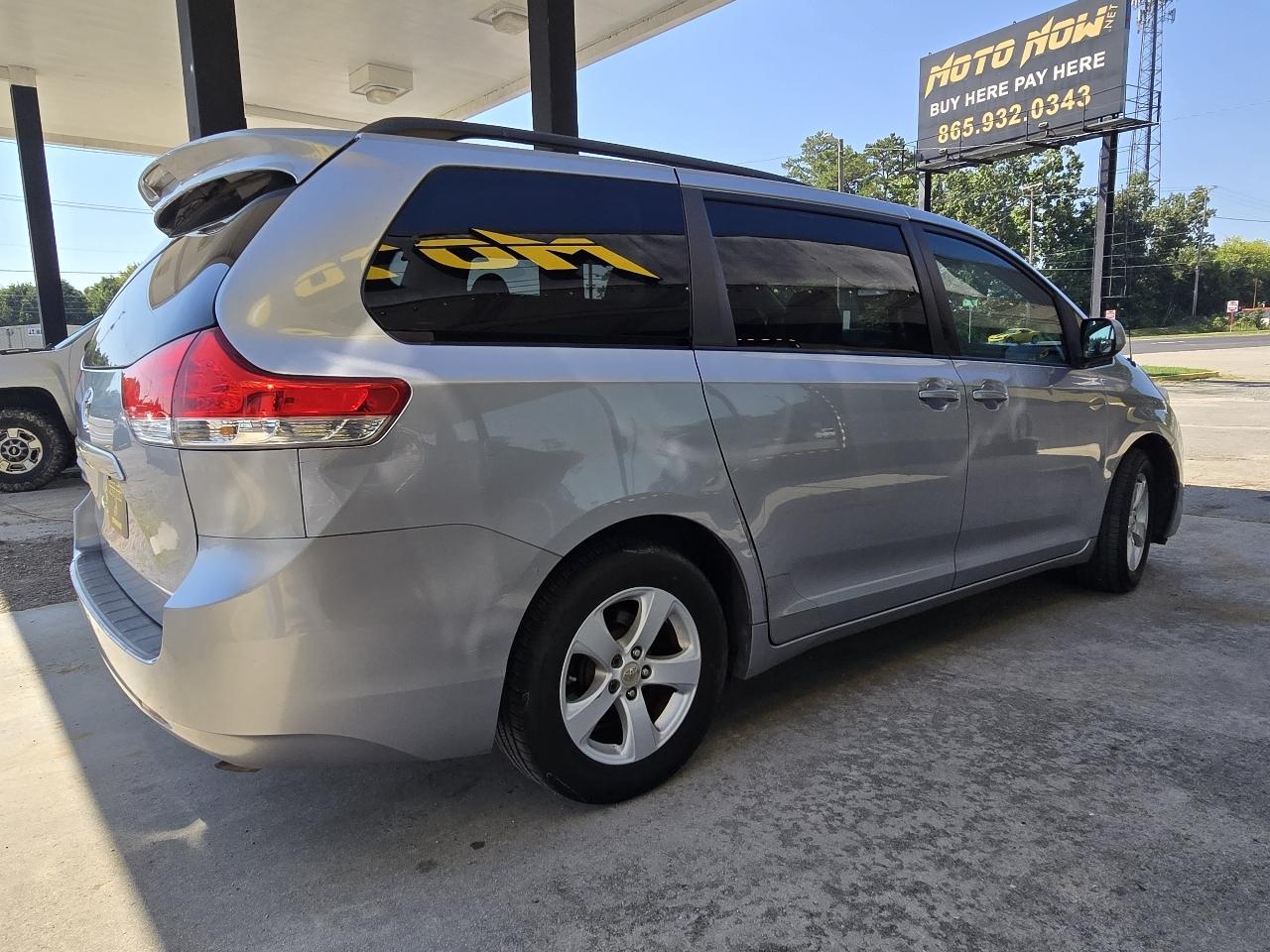 Toyota Sienna LE FWD 8-Passenger V6 2012