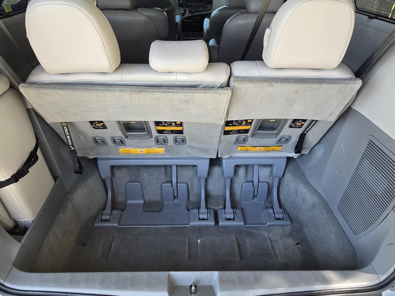 Toyota Sienna LE FWD 8-Passenger V6 2012