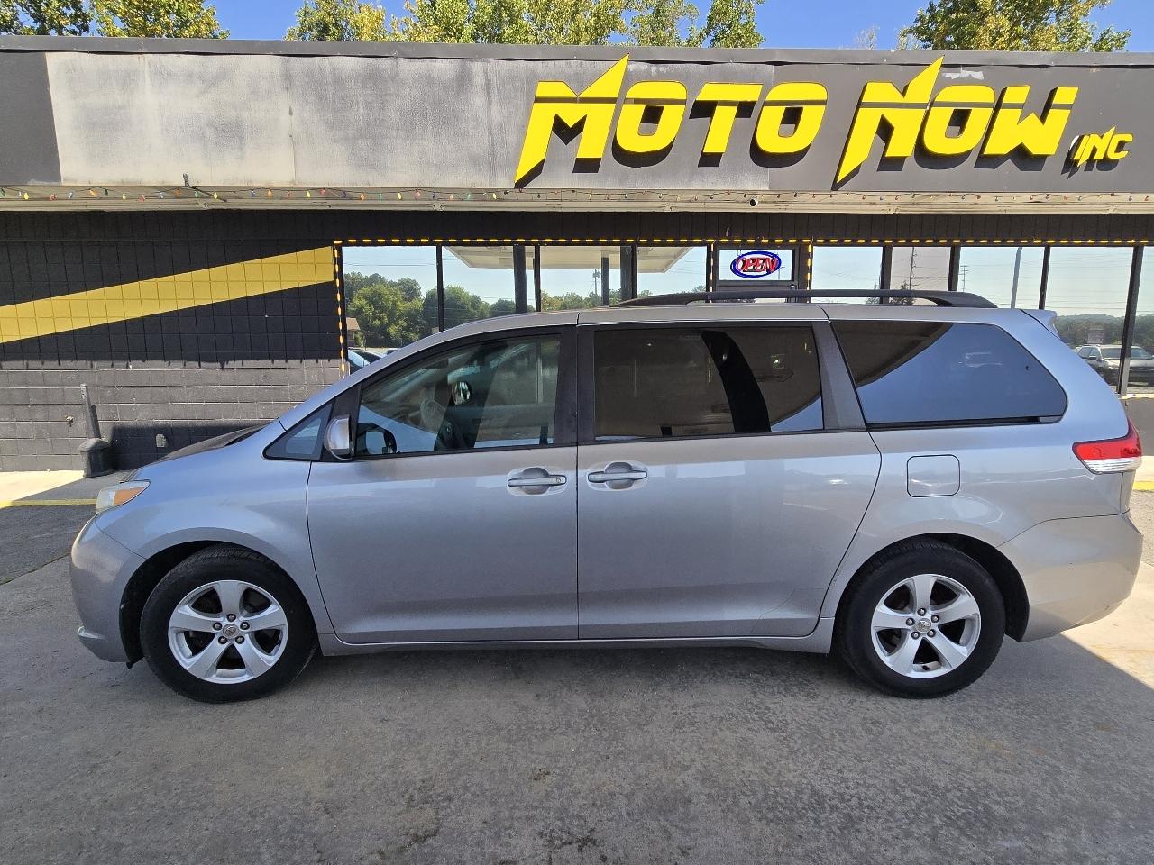 Toyota Sienna LE FWD 8-Passenger V6 2012