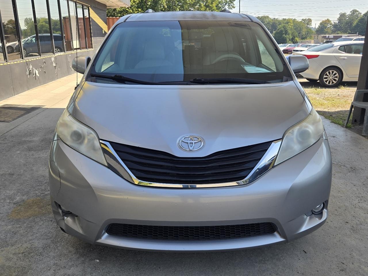 Toyota Sienna LE FWD 8-Passenger V6 2012