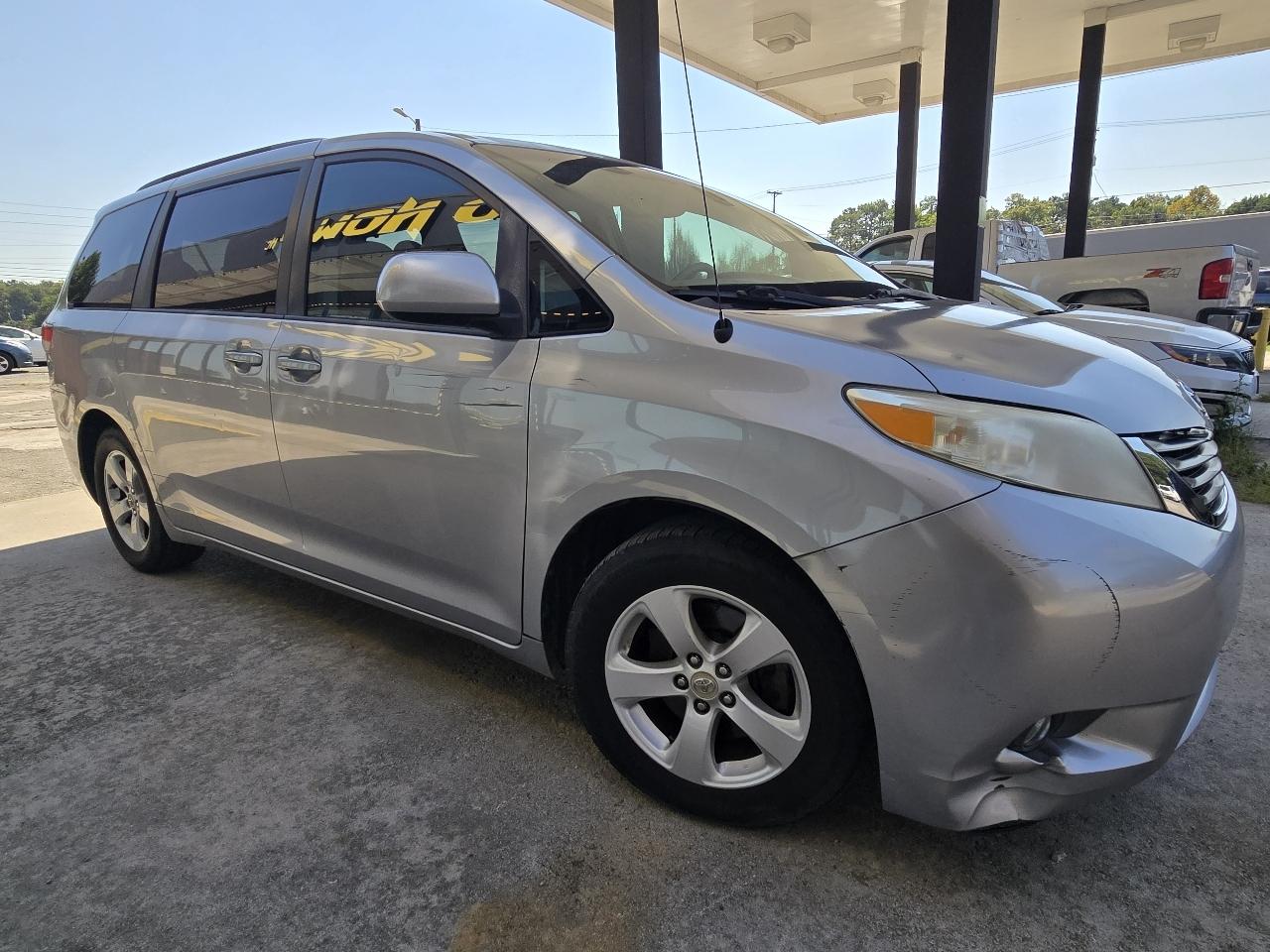 Toyota Sienna LE FWD 8-Passenger V6 2012