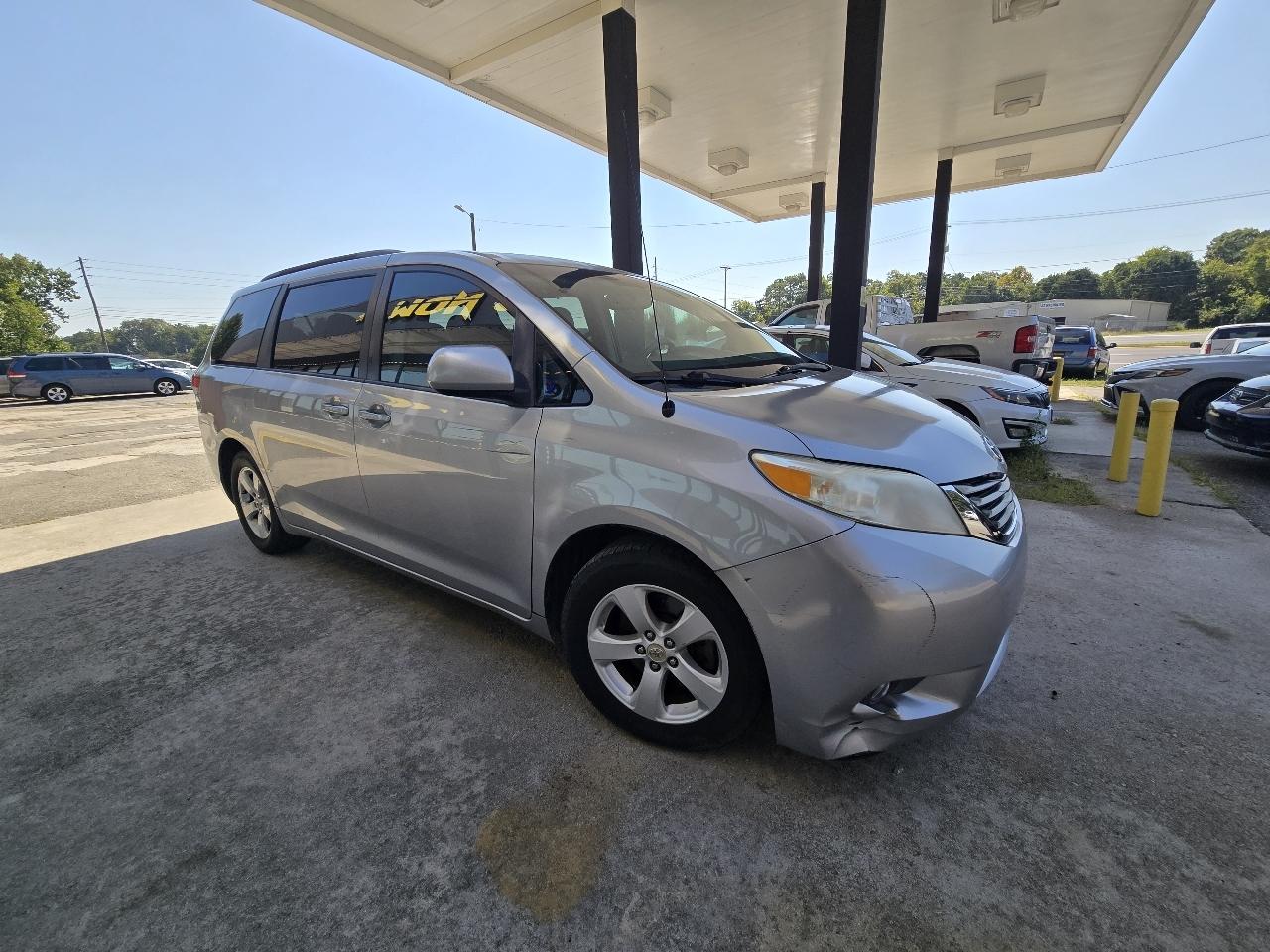 Toyota Sienna LE FWD 8-Passenger V6 2012
