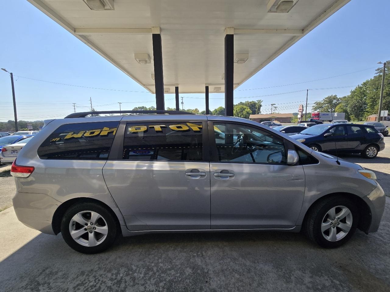 Toyota Sienna LE FWD 8-Passenger V6 2012