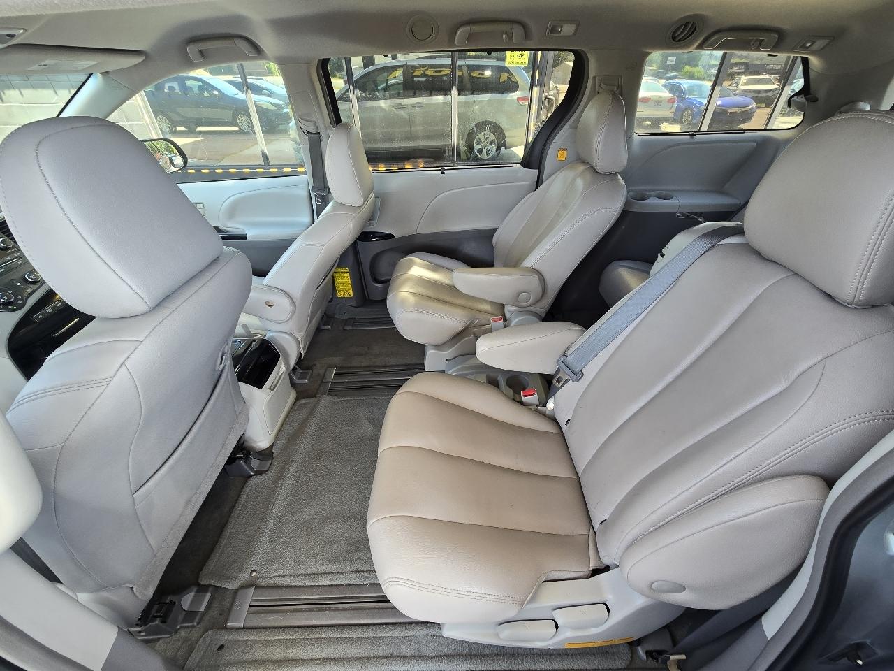 Toyota Sienna LE FWD 8-Passenger V6 2012