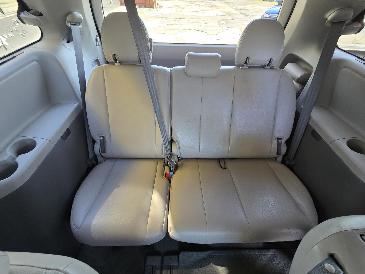 Toyota Sienna LE FWD 8-Passenger V6 2012