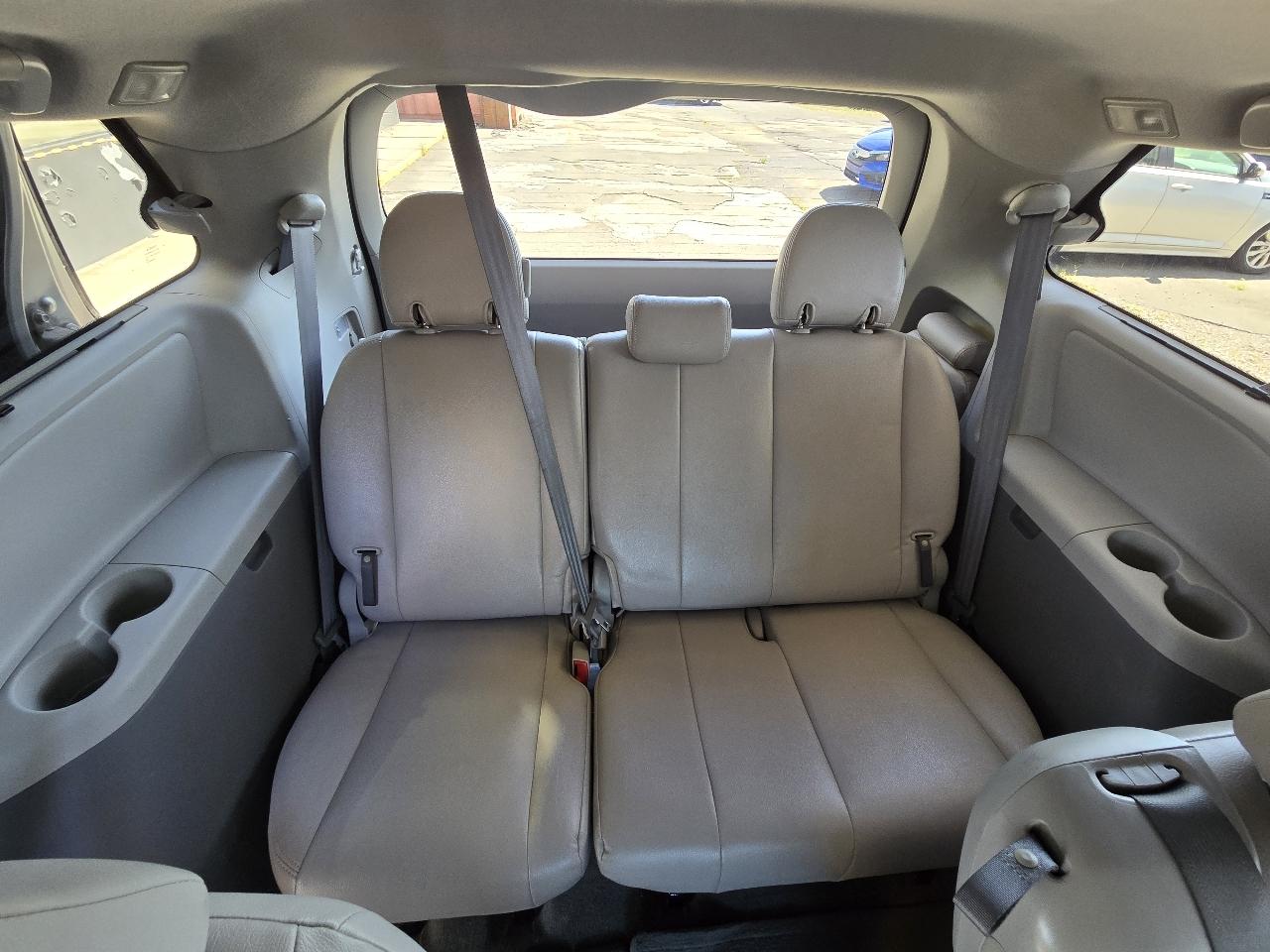 Toyota Sienna LE FWD 8-Passenger V6 2012