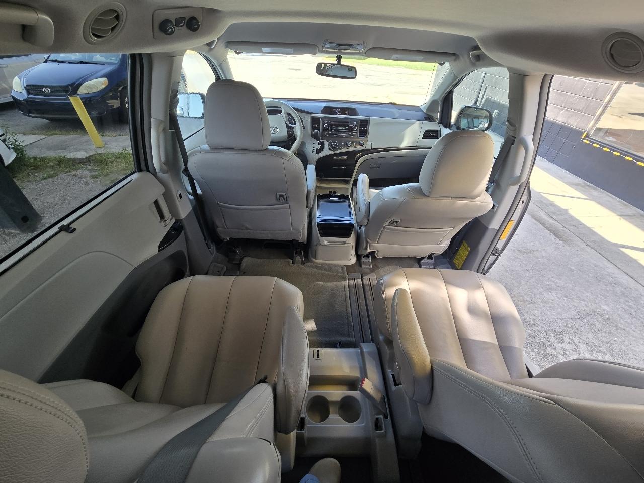 Toyota Sienna LE FWD 8-Passenger V6 2012