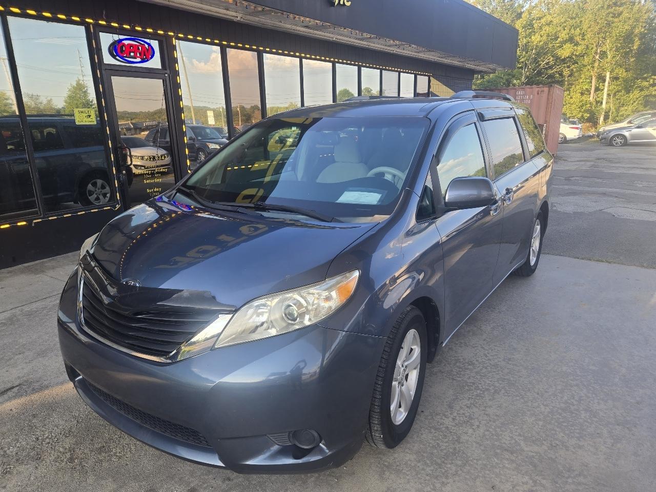 Toyota Sienna LE FWD 8-Passenger V6 2014