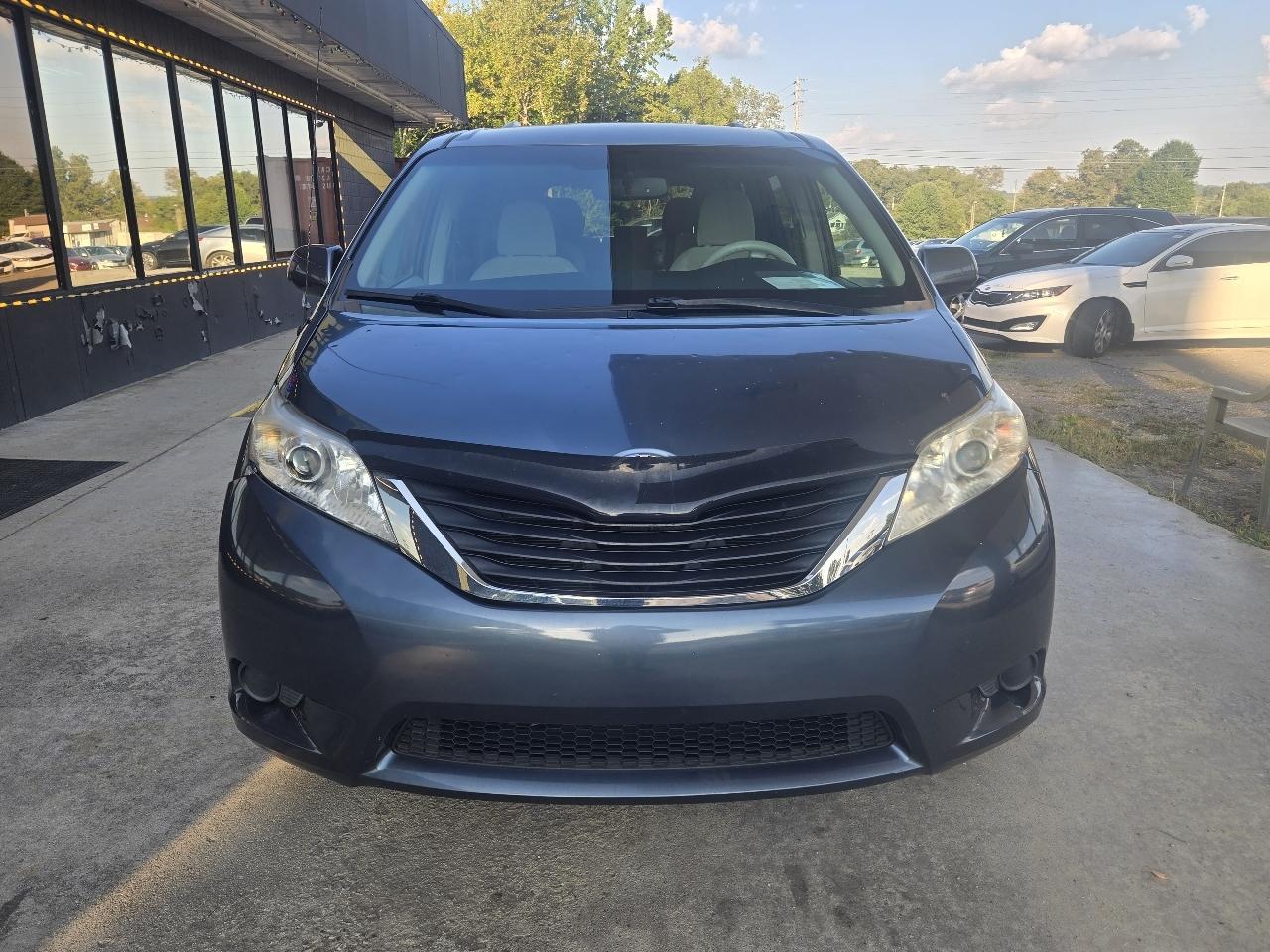 Toyota Sienna LE FWD 8-Passenger V6 2014