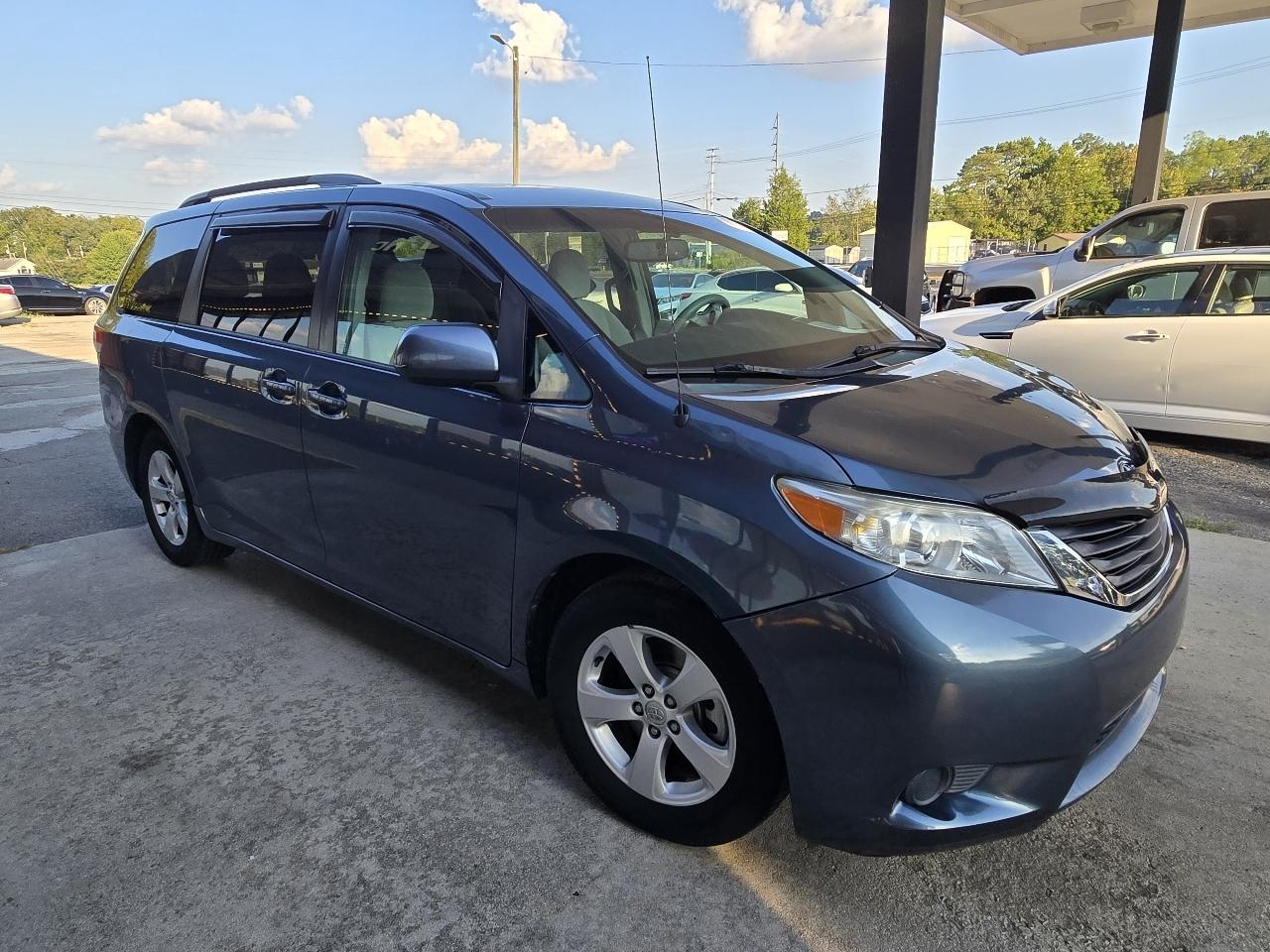 Toyota Sienna LE FWD 8-Passenger V6 2014