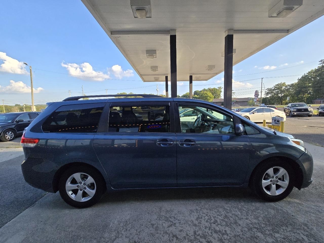 Toyota Sienna LE FWD 8-Passenger V6 2014