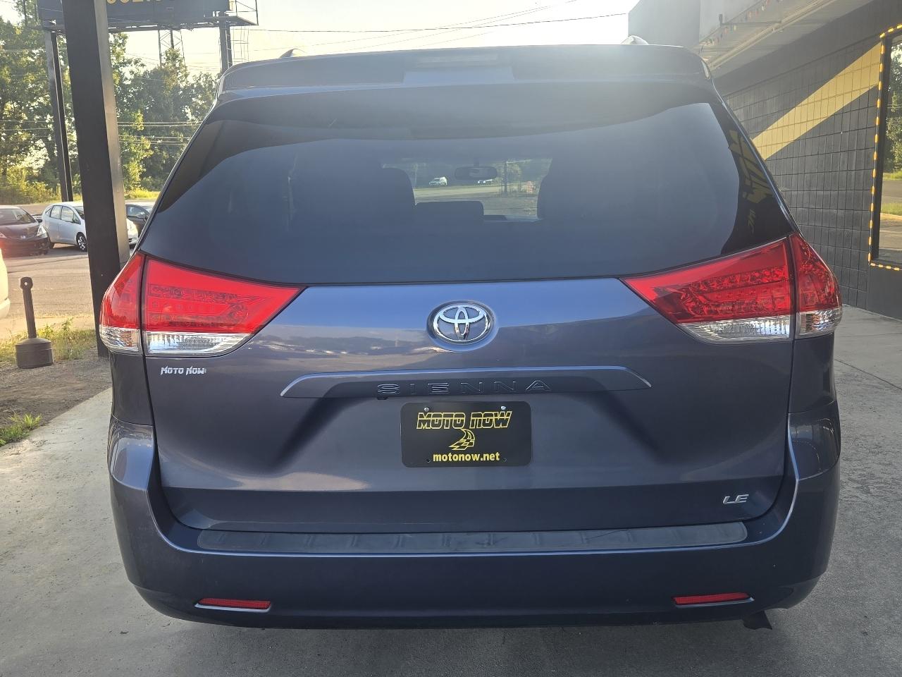 Toyota Sienna LE FWD 8-Passenger V6 2014