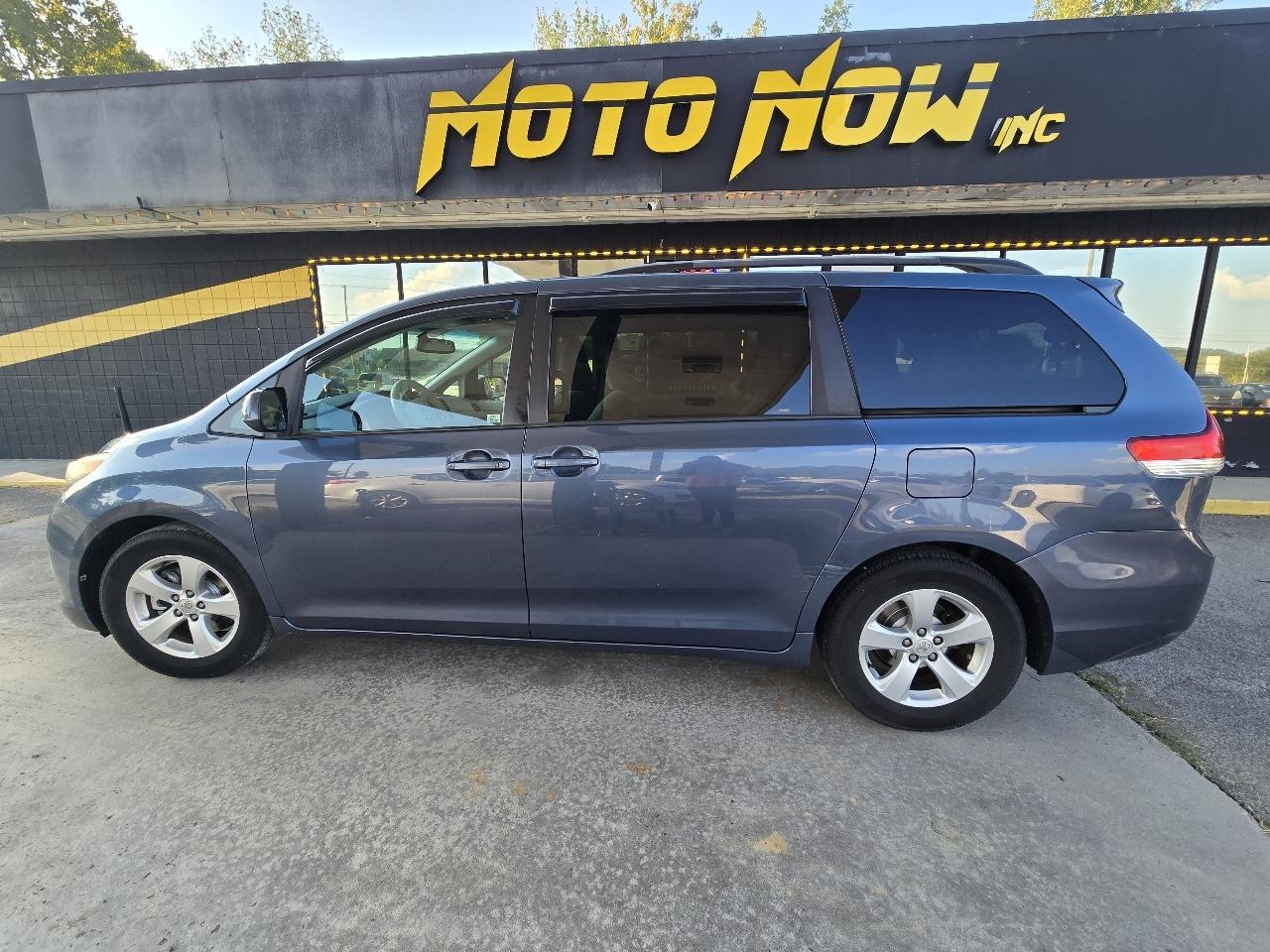 Toyota Sienna LE FWD 8-Passenger V6 2014