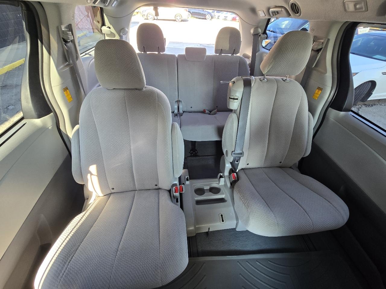 Toyota Sienna LE FWD 8-Passenger V6 2014