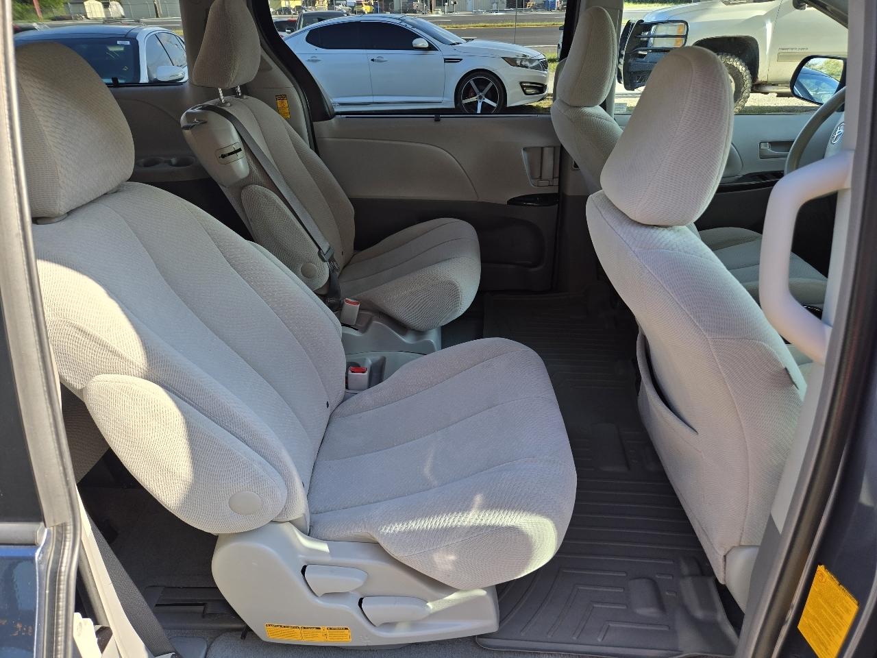 Toyota Sienna LE FWD 8-Passenger V6 2014