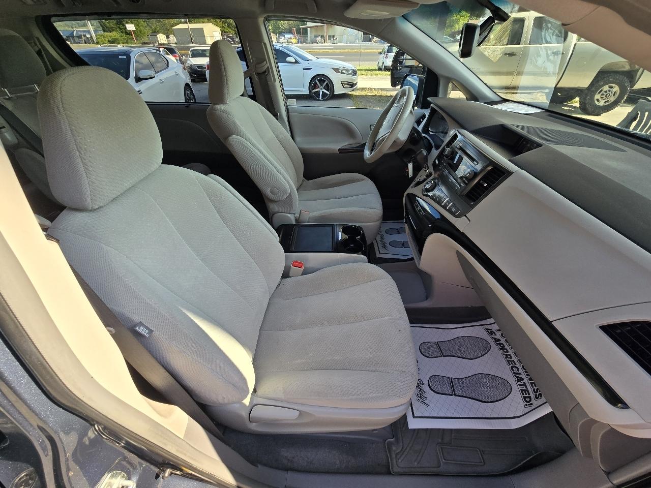 Toyota Sienna LE FWD 8-Passenger V6 2014