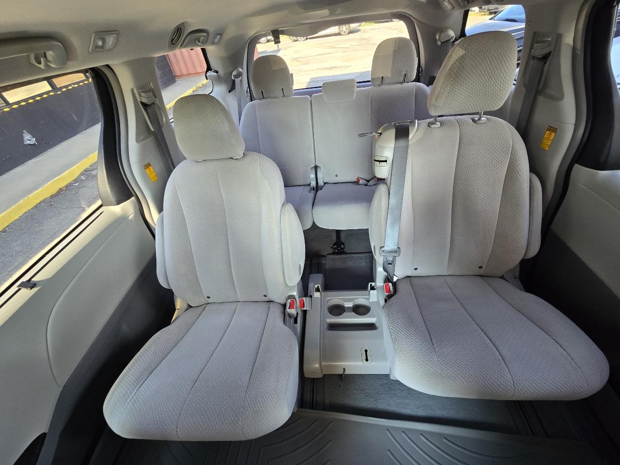 Toyota Sienna LE FWD 8-Passenger V6 2014