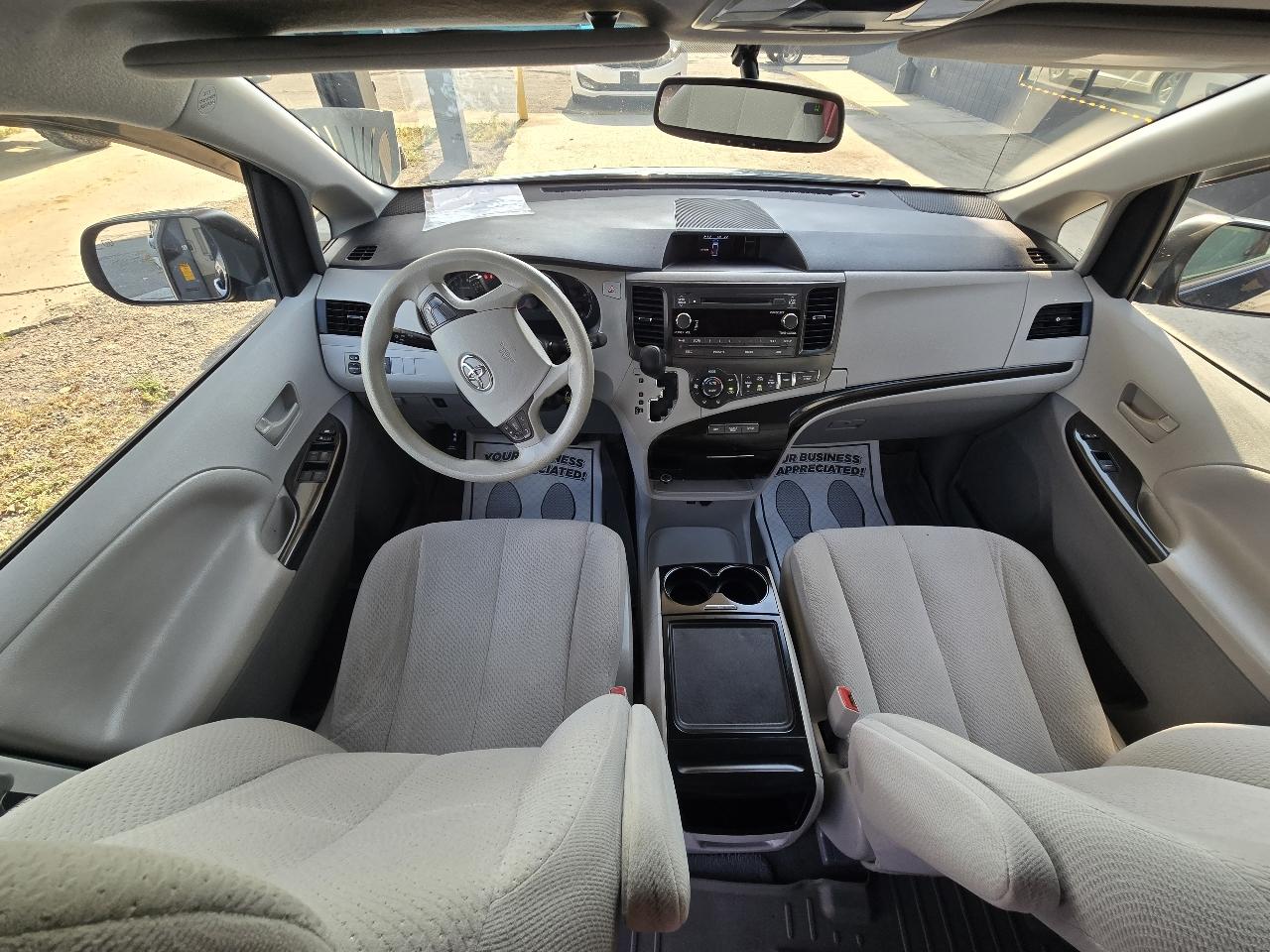 Toyota Sienna LE FWD 8-Passenger V6 2014