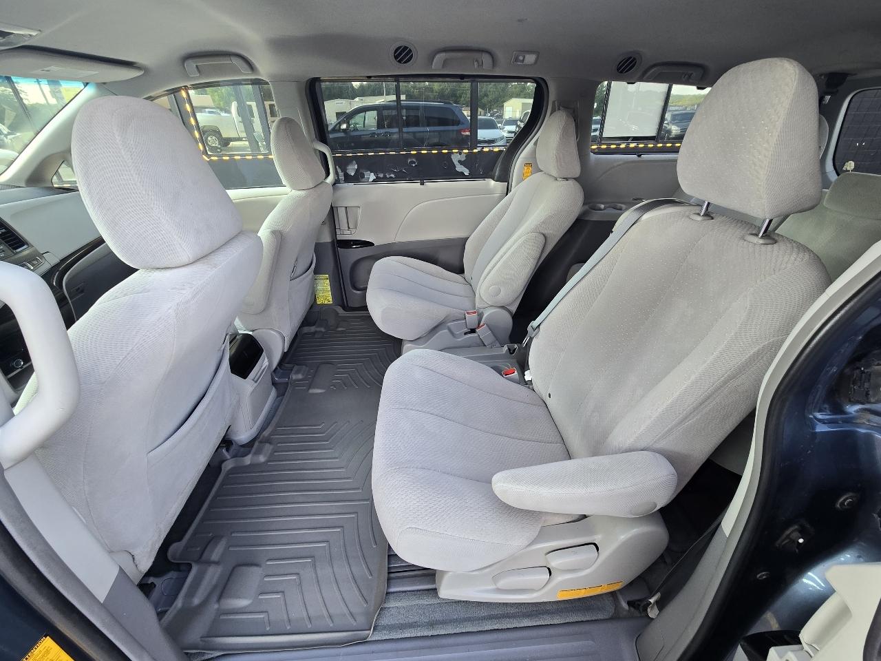 Toyota Sienna LE FWD 8-Passenger V6 2014