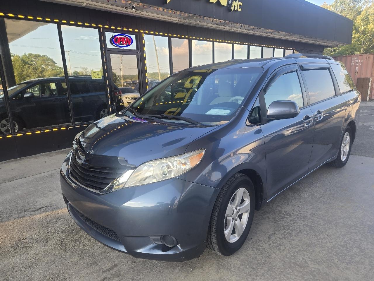 Toyota Sienna LE FWD 8-Passenger V6 2014