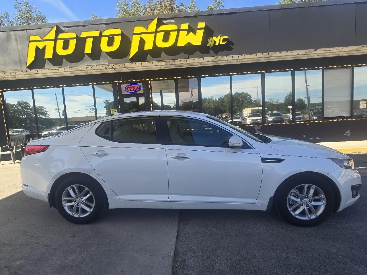 Kia Optima LX MT 2013